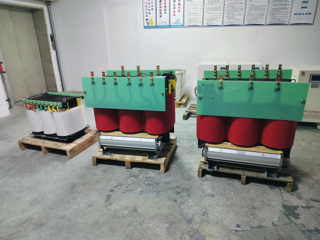 新荣KS11-1000KVA矿用变压器